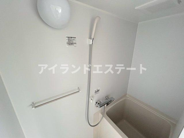 ファミール・ユイ　独立洗面台　駅近　リフォーム中の浴室|※別号室参考写真