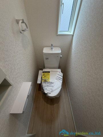 秦野市羽根第1　新築戸建　全3棟2号棟のトイレ
