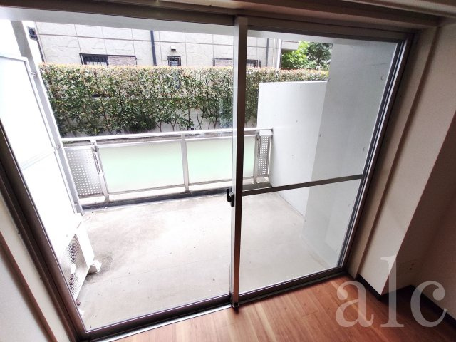 ビイルーム新宿のその他|1階部分バルコニー