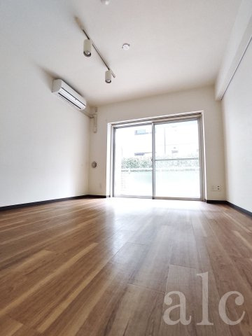 ビイルーム新宿の居間・リビング