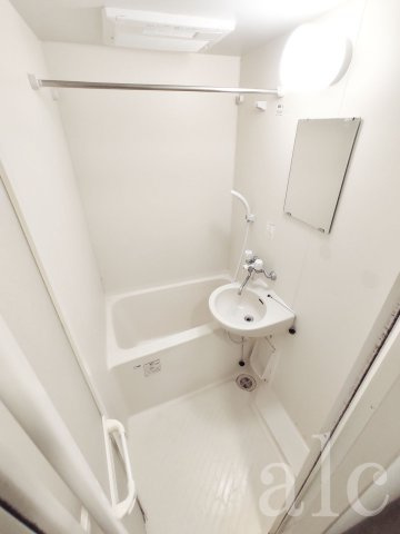 ビイルーム新宿の浴室|浴室乾燥機付き