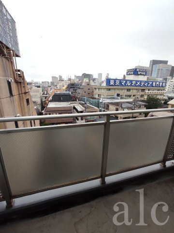 ビイルーム新宿のバルコニー|目の前を遮る建物はありません。