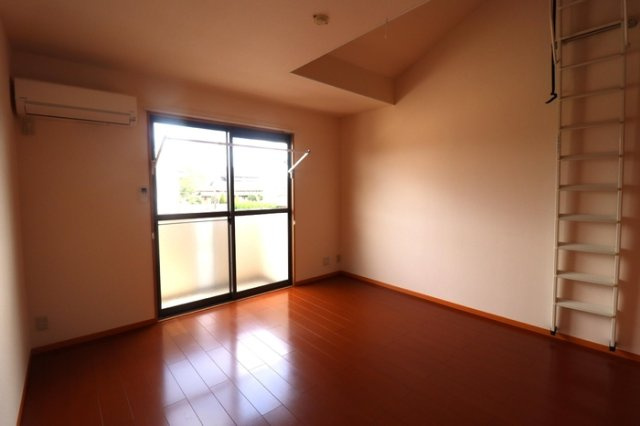 シャルマンの洋室|洋室1（エアコン付）