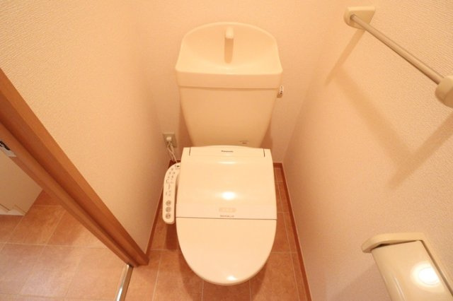 シャルマンのトイレ|もちろん温水洗浄暖房便座です