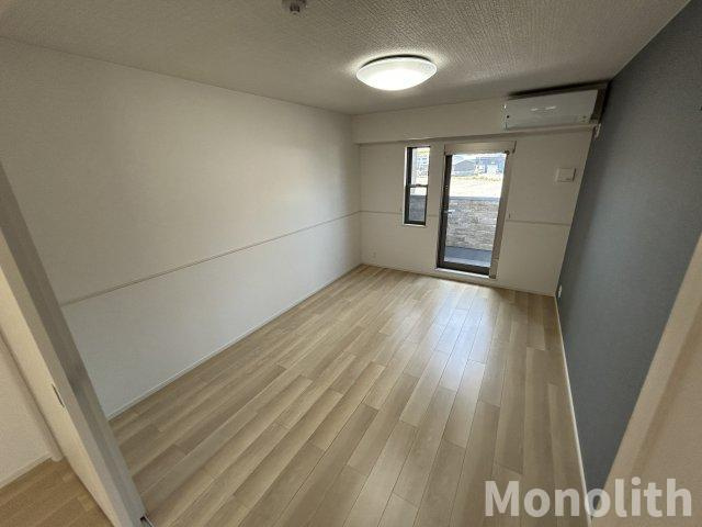 ヒカルサ岸和田畑町の洋室
