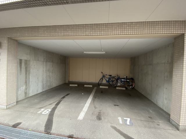 ロイヤルクレストＭ＆Ｓの駐車場