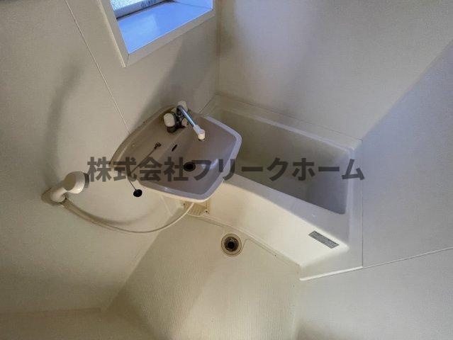 小金井市前原町３丁目のアパートの浴室