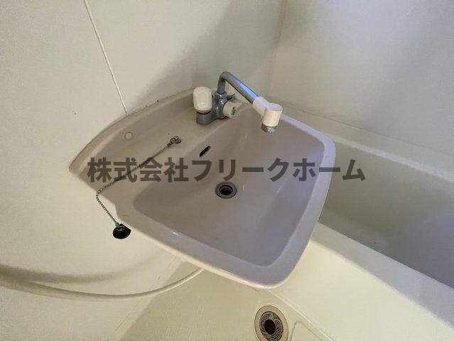 小金井市前原町３丁目のアパートの洗面所