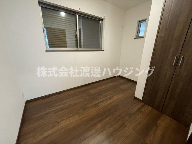 北条2丁目貸家の洋室