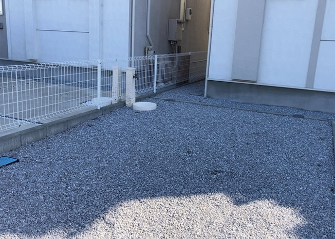 【設備】 | 敷地内に散水栓や立水栓があると便利です。水道水を直接利用できるため、水を運ぶ手間を省くことが出来ます。大量の水を必要とする洗車作業や清掃などに役立ちます。その他設備とあわせて、現地でご確認ください。