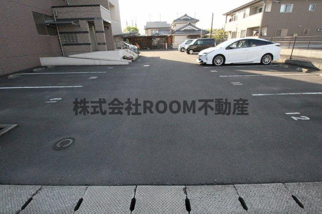 M’ｓ　oneの駐車場|駐車スペースもあります