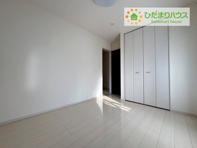 日立市川尻町３丁目　中古戸建の洋室|各居室にはしっかりと収納を完備！
