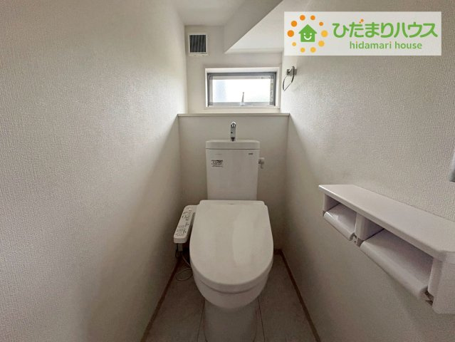 日立市川尻町３丁目　中古戸建のトイレ|1・2階にトイレあり。階段を降りなくてもいいので、高齢者の方も優しい☆彡