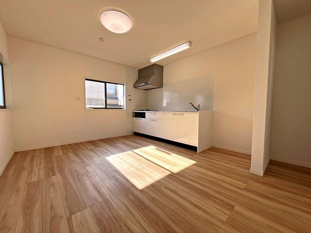 福島市南向台1丁目　中古戸建のキッチン|ダイニングキッチンは10帖でお料理をすぐに配膳できるスペースです！