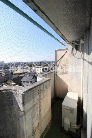 ロワイヤルヒルズ都城のバルコニー|外からの目が気にならないバルコニーで洗濯物が干せます