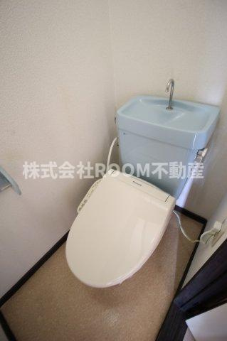 ロワイヤルヒルズ都城のトイレ|落ち着いた色調のトイレです