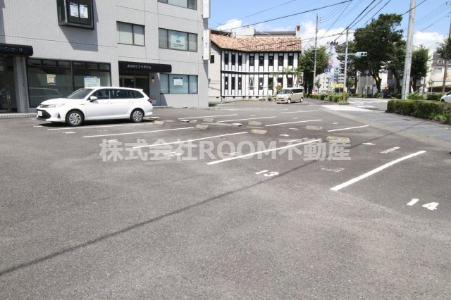 都城NSプラザビルの駐車場