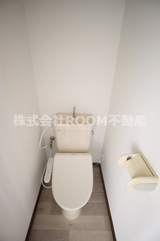 セイシェルハイム3のトイレ|落ち着いた色調のトイレです