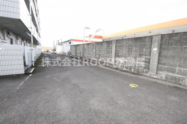 笠野石油ビルの駐車場