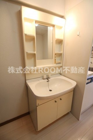 笠野石油ビルの独立洗面台