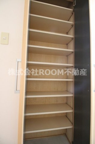 フローリッシュ広呂原の収納