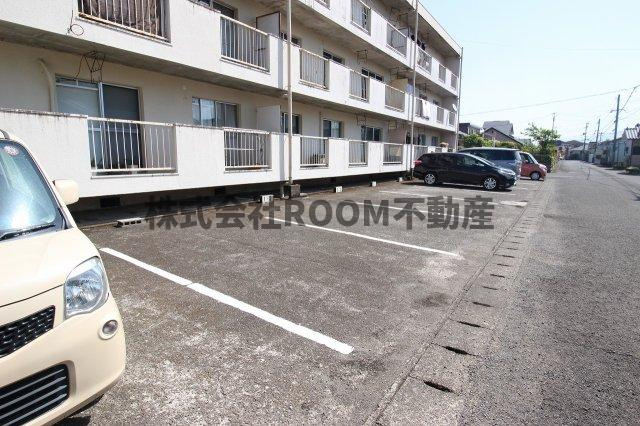 若葉苑の駐車場|駐車場完備です
