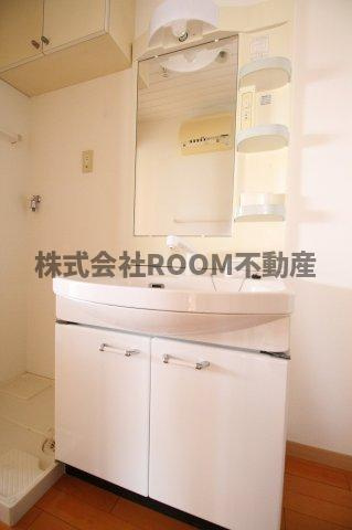 フローリッシュ広呂原の独立洗面台|独立洗面台あり、毎朝おしゃれに忙しい女性の方におすすめです
