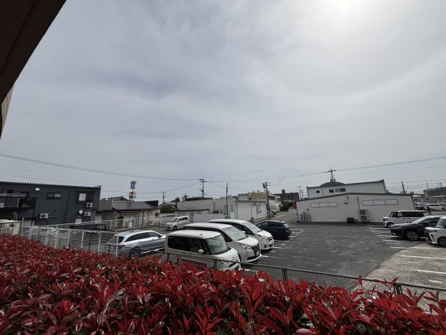 パールエステートの玄関