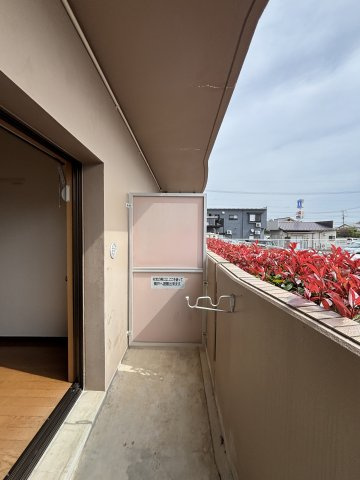 パールエステートの玄関