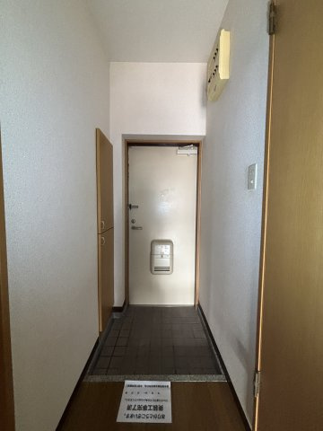 パールエステートの玄関