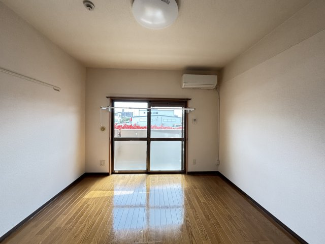 パールエステートの居間・リビング