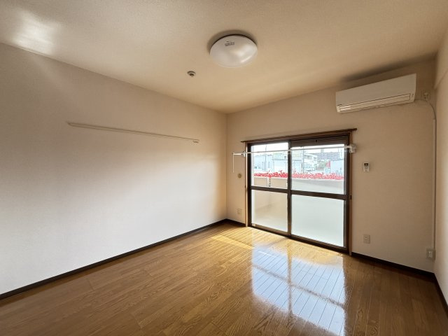 パールエステートの居間・リビング