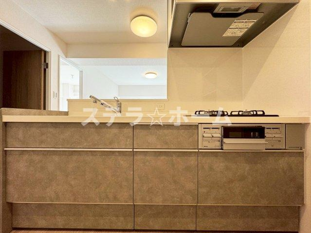 吹田芙蓉ハイツのキッチン|コンパクトなキッチンで掃除もラクラク
