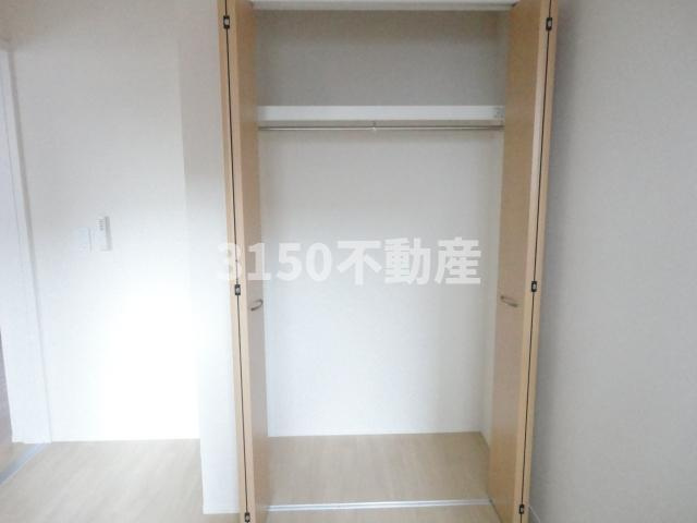 ミロワール精華の収納|洋室（中）クローゼット