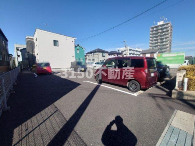 ミロワール精華の駐車場