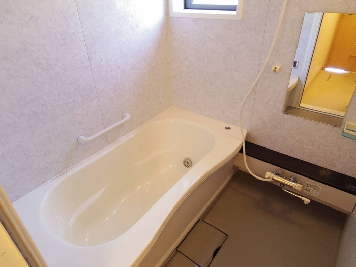 グランドソレイユ Ａ・Ｂの浴室|1坪タイプユニットバス（小窓付）