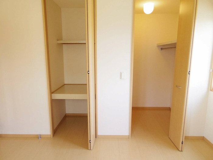 グランドソレイユ Ａ・Ｂの収納|ウォークインクローゼット仕様