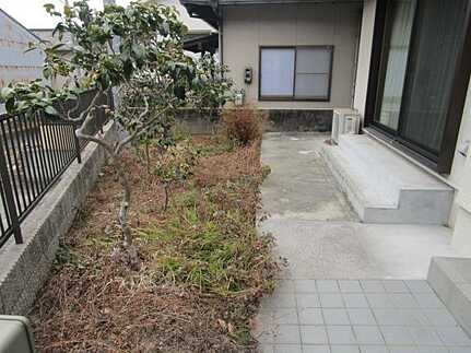 東区山根町の庭