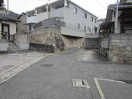 東区山根町の前面道路含む現地写真