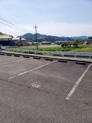 【駐車場】 | ロイヤルワイズ