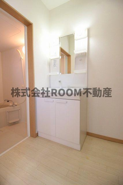ラパン郡元の洗面所|脱衣スペースもあります