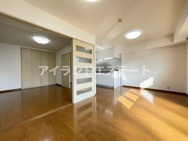 オーキッドハウス　3方角住戸　オートロック　陽当たり良好の居間・リビング|※別号室参考写真