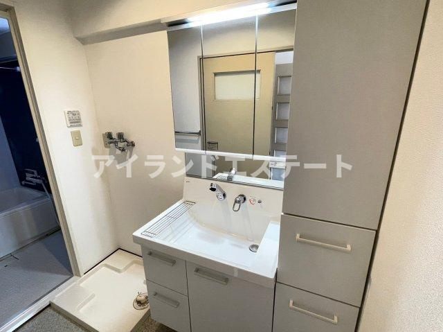 オーキッドハウス　3方角住戸　オートロック　陽当たり良好の洗面所|※別号室参考写真