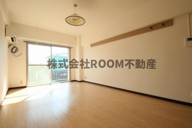 コーポレーション華の居間・リビング