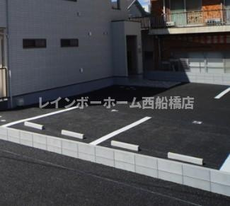アセンディア成田の駐車場