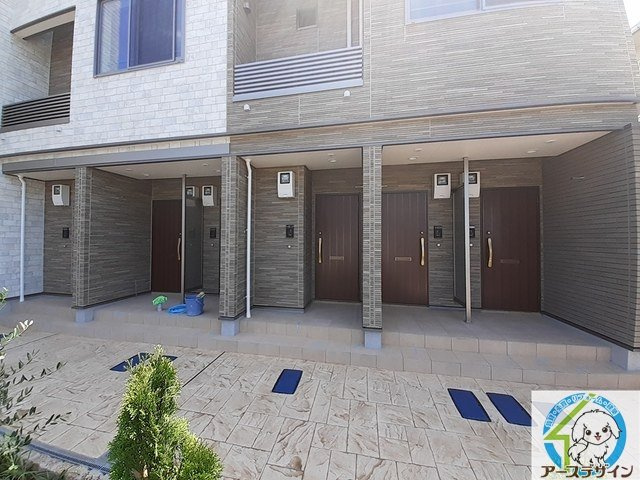 ネバーランドⅢ　Bのエントランス|落ち着いたエントランスです