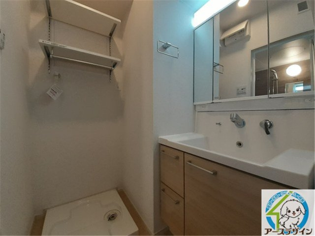 ネバーランドⅢ　Bの洗面所|明るい洗面所です