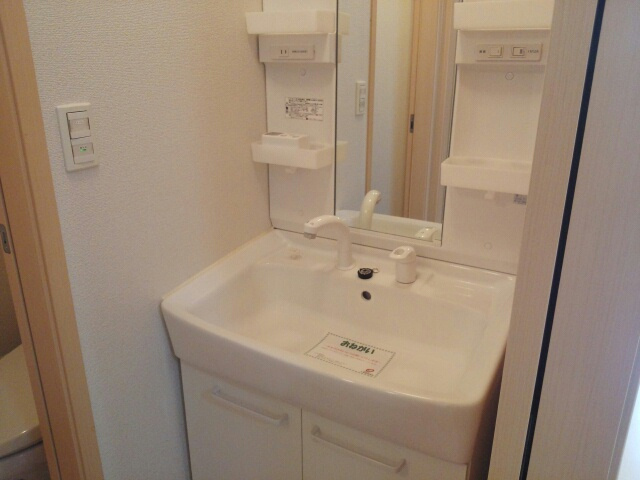 メルヴェールナカムラ参番館の独立洗面台|洗面所