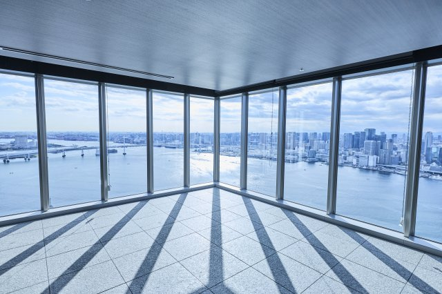 【共用施設SUN T棟 SKY LOUNGEURBAN】
南西角のスカイラウンジからの眺望は絶景です。