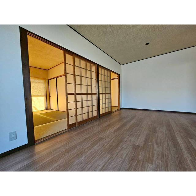 エスポアール石坂の居間・リビング